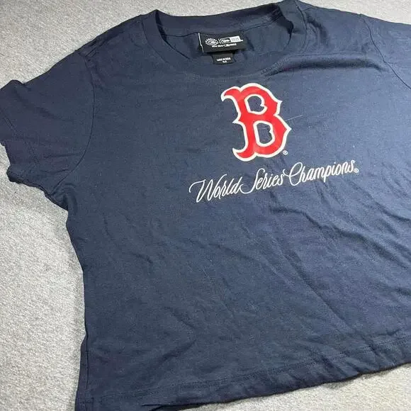 New Boston Red Sox Woman’s Medium 9x World Series Champions Woman Cropped TShirt - Picture 6 of 7